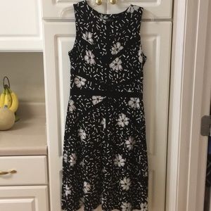 Black and white Taylor summer knit dress  size 6